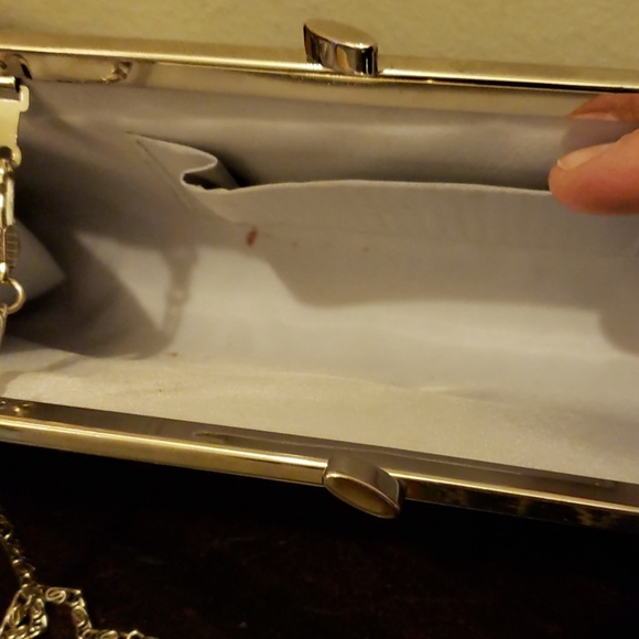 Clutch - Picture 2 of 4